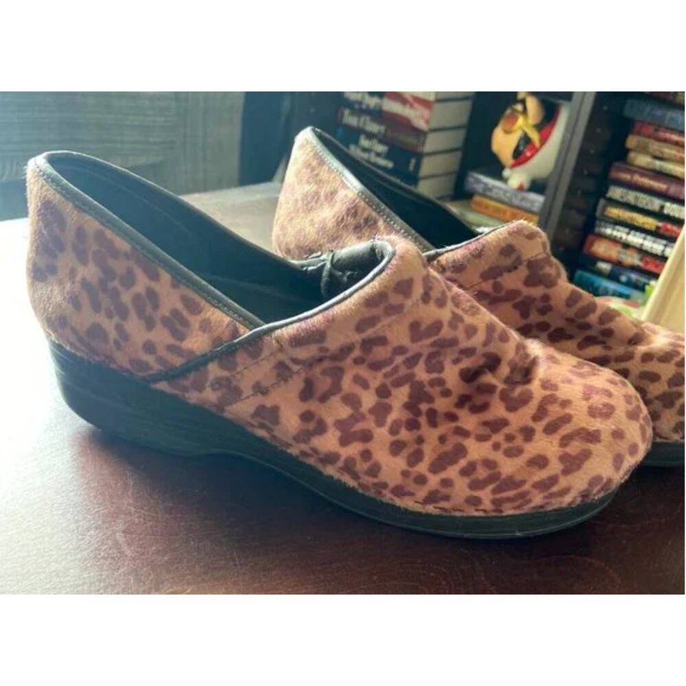 Croft & Barrow Sole Sense Ability Leopard Brown Work Clogs Walking 9.5